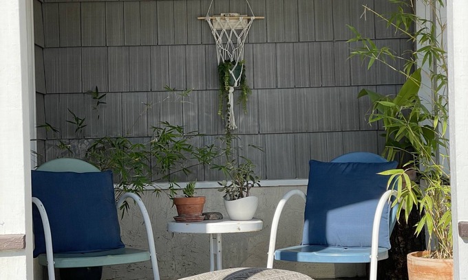 Oakdale House | Downtown Eclectic Bungalow