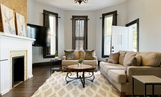 Evansville Apartment | Downtown EVV 2BR- 1.5BA Apt- Chandler A