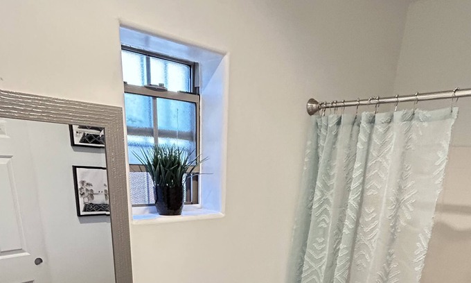 F. Q. Story House | Downtown flat with free parking on premises!