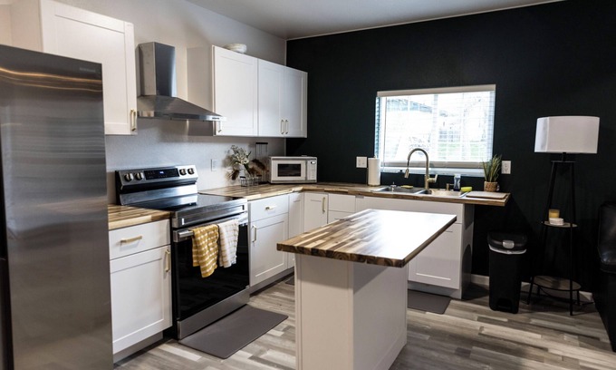 Casper Apartment | Downtown Garden Escape