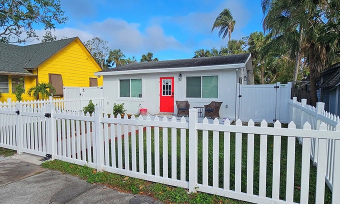 Village of the Arts House | Downtown Getaway Casita