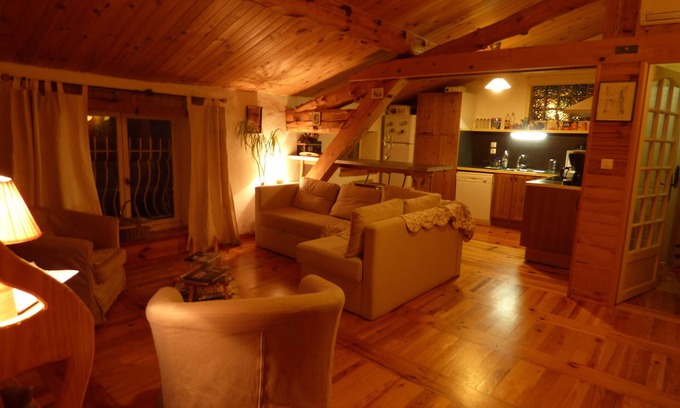 Limoux Apartment | Downtown Gite Limoux Of Character, Close Aude Equipped any comfort.