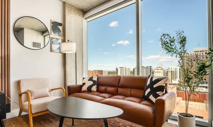 Downtown Phoenix Apartment | Downtown Highrise STU | Sky Pool, Parking, Gym 06