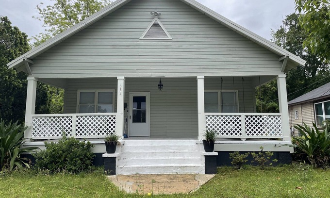 Thomasville House | Downtown Historic Acorn Cottage
