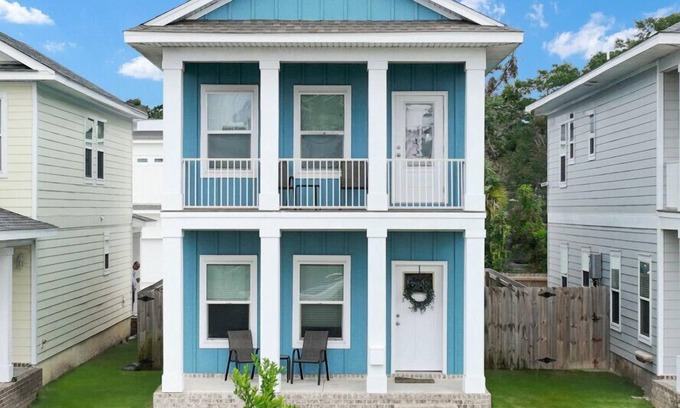 South Pensacola House | Downtown home + bay views + seafood market