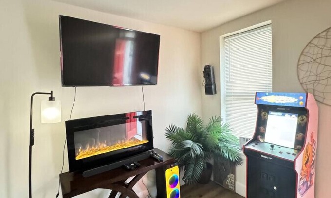 Downtown Baltimore House | Downtown Home - Close to Topgolf, Ravens Stadium, Orioles Park, UM Baltimore