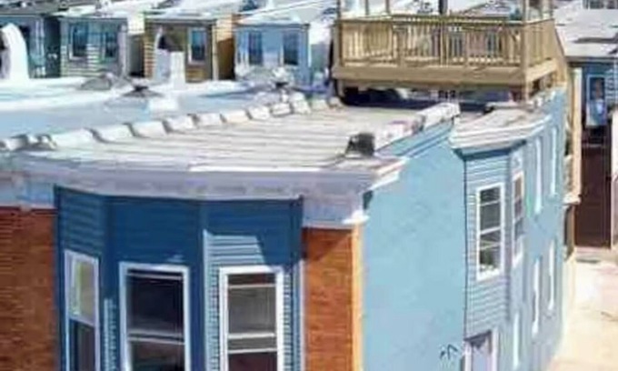 Greektown House | Downtown home w/rooftop and free parking 3 bedroom 3 full bathrooms privacy deck