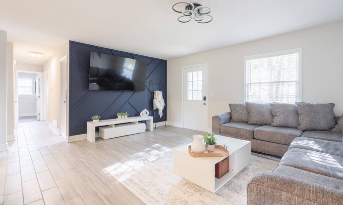 Alpharetta House | Downtown House with 75"4kTV, Private Firepit, Sleeps 6!