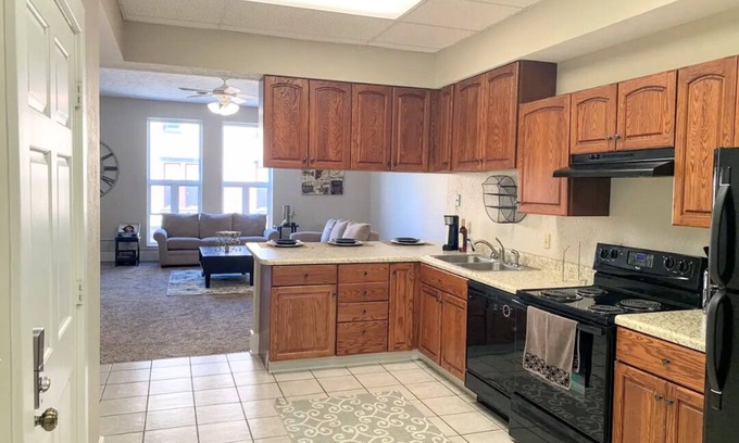 Kokomo Condo | Downtown Hub Spot apartment!