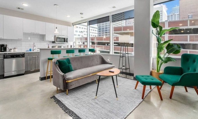 Downtown Kansas City Apartment | Downtown KC 2 Bedroom 2 Bath Stunning City View