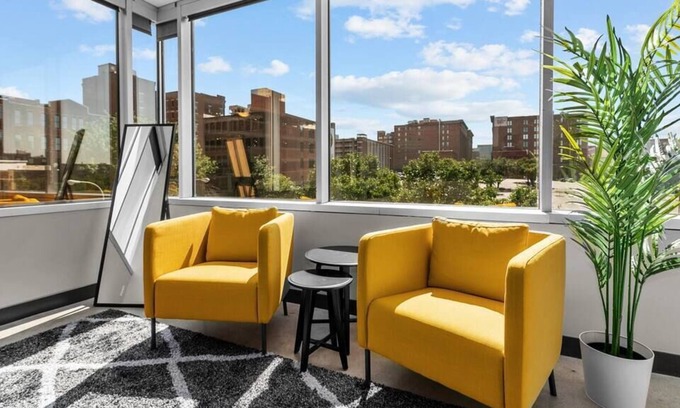 Downtown Kansas City Apartment | Downtown KC Corner Studio King Bed Fantastic Views