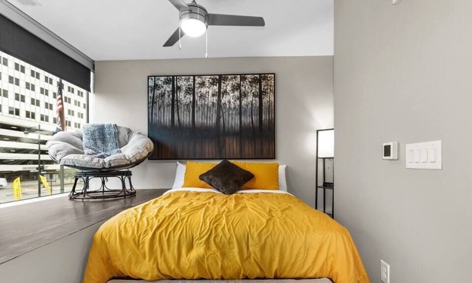 Downtown Kansas City Apartment | Downtown KC Studio City Views GYM/Basketball