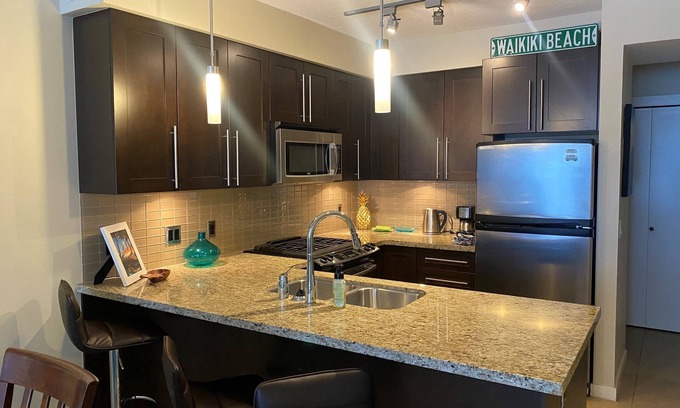 North End Apartment | Downtown Kelowna-Steps to the Lakeside & Prospera Place