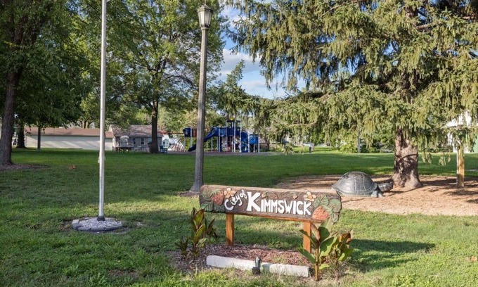 Kimmswick Condo | Downtown Kimmswick Room~Renovated~Prime Location
