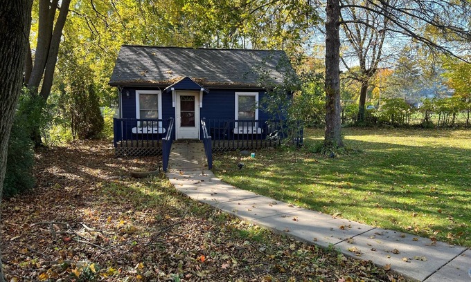 Lake Geneva Cottage | Downtown Lake Geneva Cottage Sleeps 5