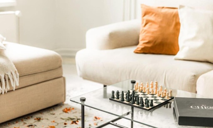 Ullanlinna Apartment | Downtown Light-Filled Retreat