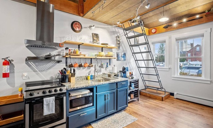 Downtown Condo | Downtown Loft w/Private Entry & Updates