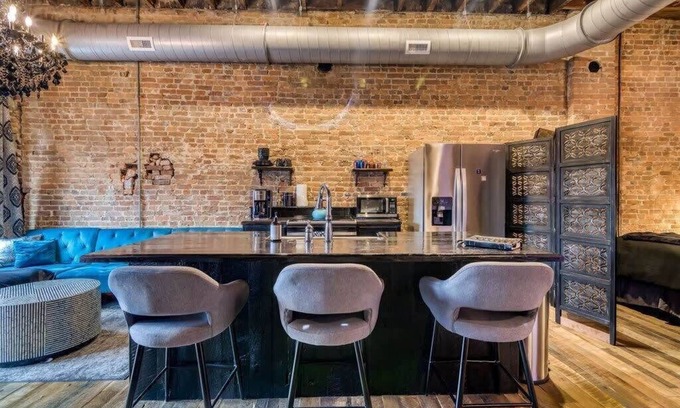 Downtown Springfield Apartment | Downtown Loft! Walk to Everything!