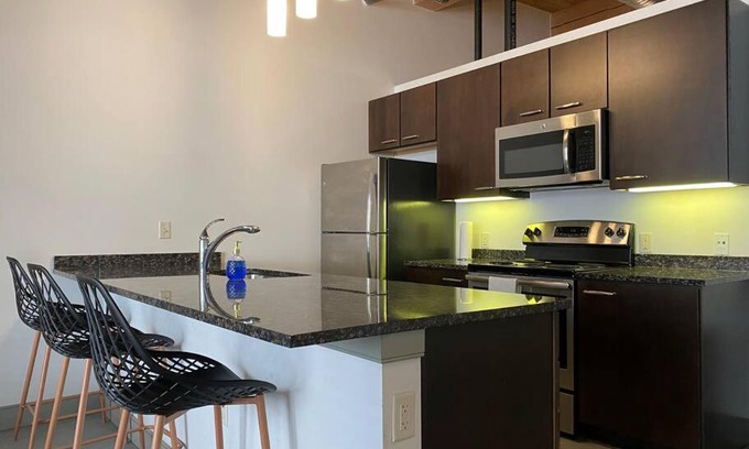 Quality Hill Apartment | Downtown Loft with Skyline View