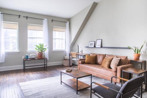 East Town Apartment | Downtown Luxury 1BR Loft