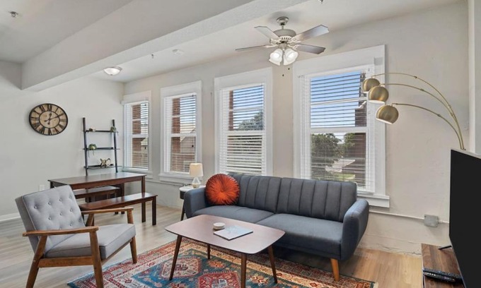 Brazos Apartment | Downtown Luxury Apartment with King Bed