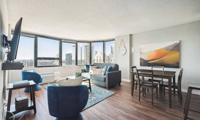 South Loop Condo | Downtown MICH AVE #20, Grant Park, Museums 2bd/2ba