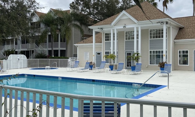 Central Sarasota Condo | Downtown, Mins away from Lido Beach, Siesta Key, St Armands Cir