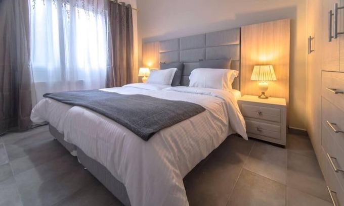 Petralona Apartment | Downtown Modern 2 Storey Building