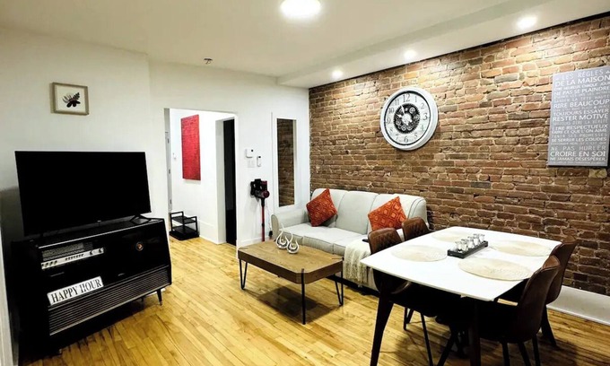 Sainte-Marie Apartment | Downtown Montreal/Metro Papineau