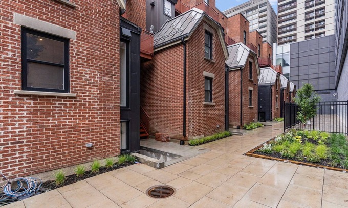 Downtown Montreal House | Downtown MTL's Exclusive 1-BR Tiny House Retreats: 30-Day Urban Escapes!n