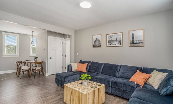 Nelson Apartment | Downtown Muskegon Apt 2