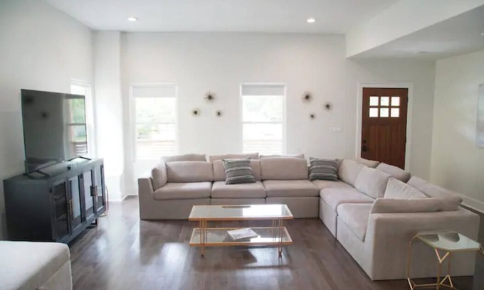 Indianapolis House | DOWNTOWN Newly Remodeled Modern Craftsman