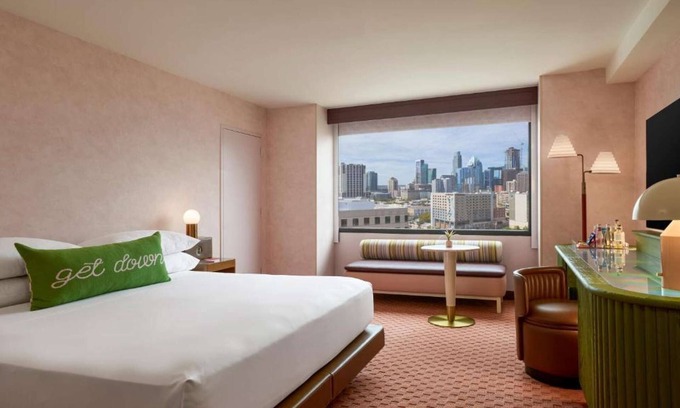 Red River Cultural District Hotel | Downtown Oasis | Museums. Restaurant