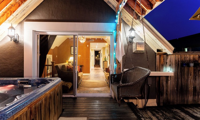 Cornwall House | Downtown Oasis: Spacious 4BR Executive Loft with Rooftop Hot Tub