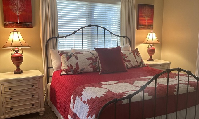 Helen Condo | Downtown & on the River, Luxury 1-Bedroom Condo
