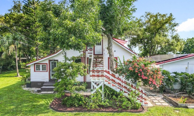 Northwest Orlando House | Downtown Orlando & Winter Park | Near Stadiums