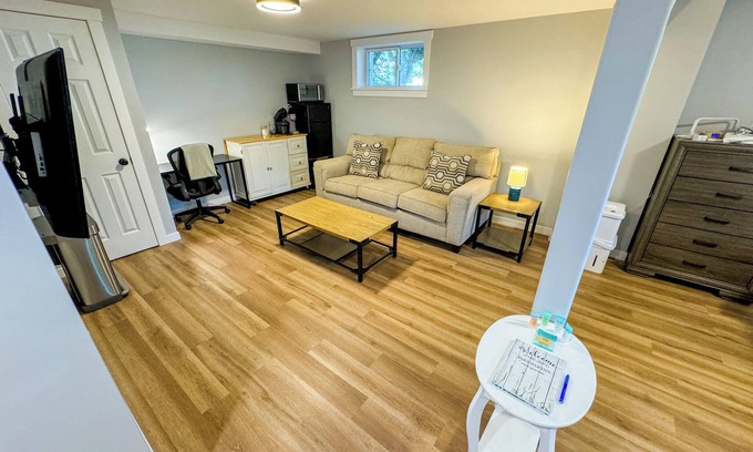 Charlottetown Apartment | Downtown-Parking-King-WiFi7-Self-Check-In