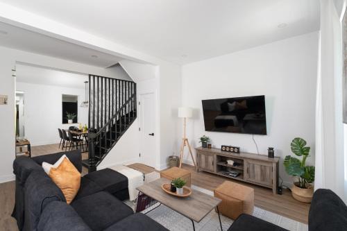 Downtown Montreal Apartment | Downtown Penthouse 2 Level-4BDRS-8Guests