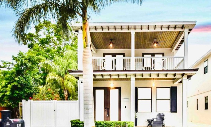 Gillespie Park House | Downtown, Pets, 2-Car Garage, Beach & St. Armands