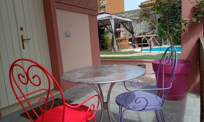 Oristano Historic Centre House | Downtown poolfront room with private veranda