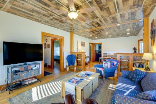 Red Lodge House | Downtown Red Lodge Home - 8 Mi to Skiing!