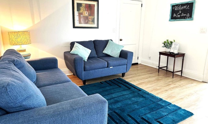 Livingston Park Apartment | Downtown Retreat - 2BR Oasis