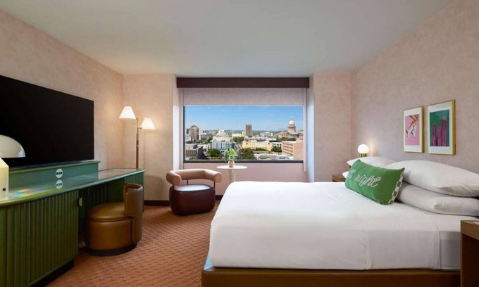 Red River Cultural District Hotel | Downtown Retreat | Cycling. Restaurant