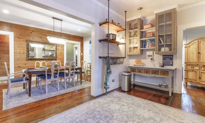 Mahncke Park House | Downtown San Antonio, Tx Sized Bungalow
