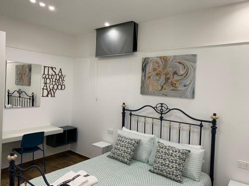 Manfredonia House | Downtown San Lorenzo