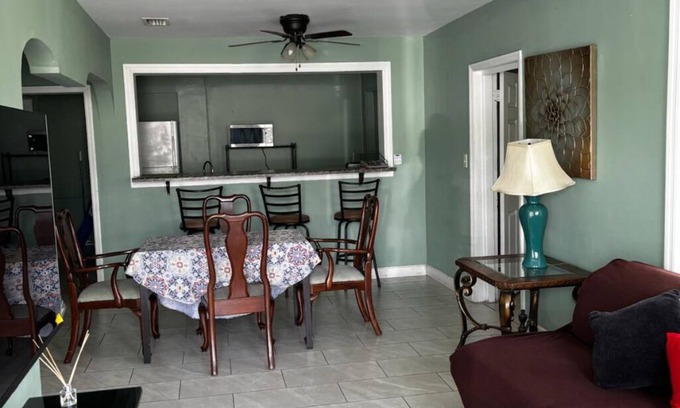 Park East House | Downtown Sarasota Florida Vacation Rental, Pet-Friendly 3BR/2BA,Close to Beaches