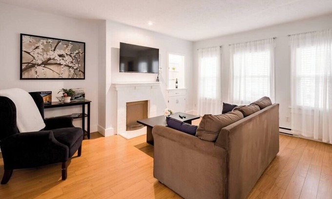 South End Apartment | Downtown South end central suite- parking included!