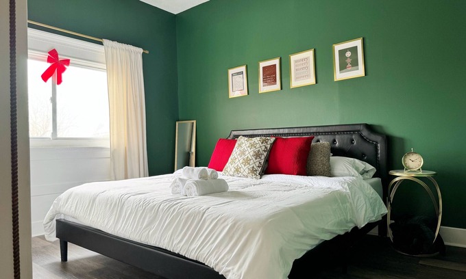 Evansville Apartment | Downtown Spacious Apt with king bedroom, Formal Dining, and balcony!
