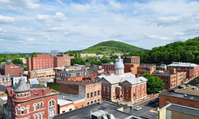 Staunton House | Downtown Staunton STay | Enjoy Outdoor Activities in the Shenandoah Valley