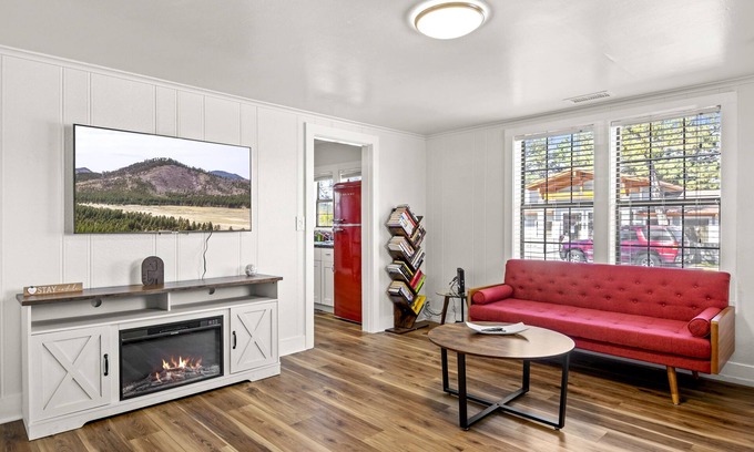 Coconino Estates House | Downtown Strawberry Bungalow w/AC, Fully Fenced Yard, W/D, 3 Smart 55" TVs